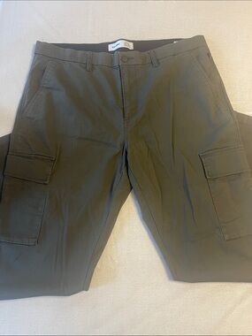 Old Navy Men's Cargo Pants in Olive Green